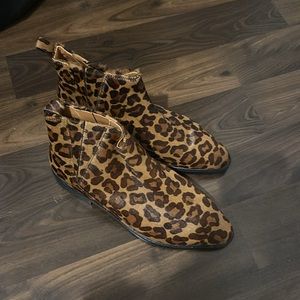 NWOB Via Spiga booties